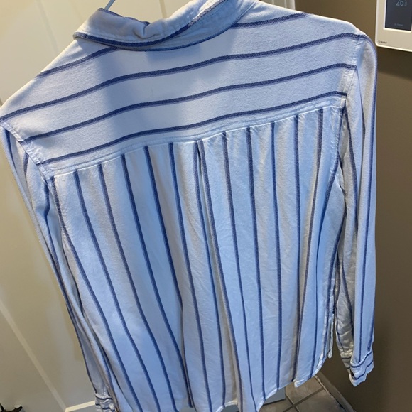 White and blue hollister flannel - Picture 3 of 4